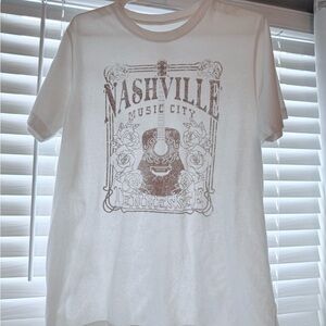 Bou•Tee•Que Closet Nashville White Graphic T-Shirt - Large